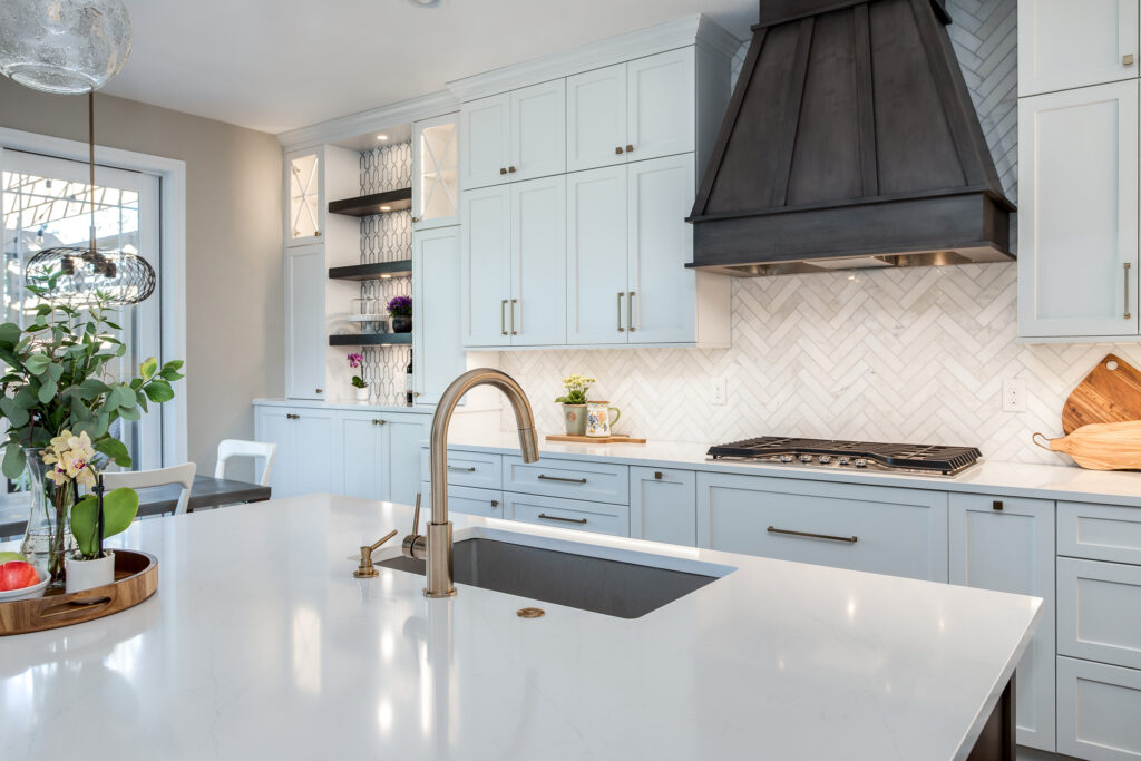 The custom stove hood is made from Alder Wood stained with glaze from Heartwood.